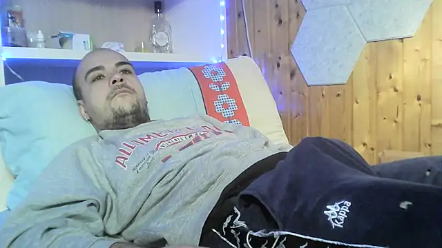 ItalianVinDiesel online show from December 26, 2024, 9:44 am