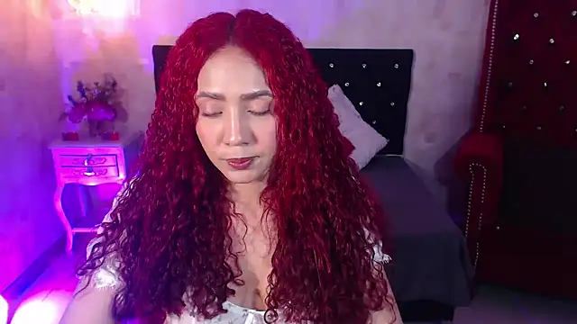 Snapshot of IsabelaLatina chatting on July 5, 2026, 3:34 am IsabelaLatina online show from July 5, 2026, 3:34 am