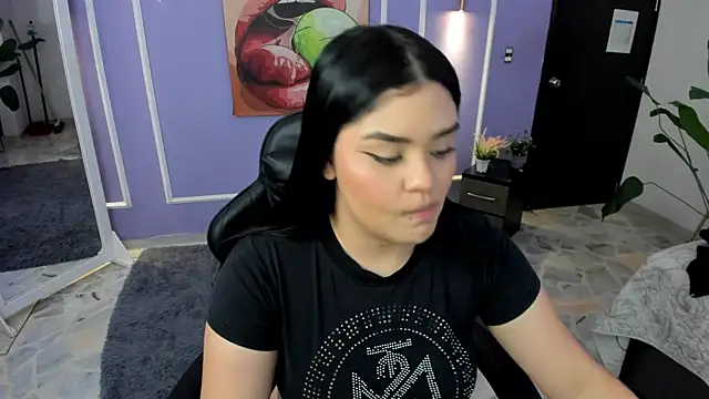 martinasaez online show from November 6, 2025, 8:21 pm