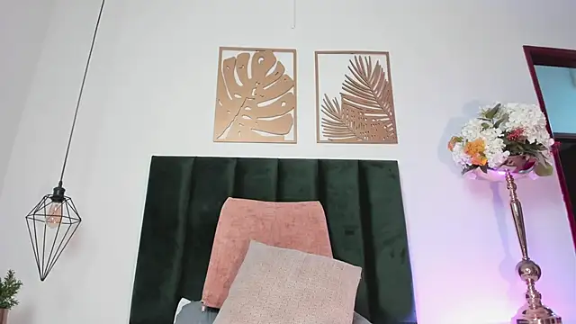 NoraDasilva online show from February 4, 2025, 12:29 am