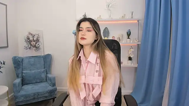 AnneTLi online show from October 15, 2025, 3:17 am