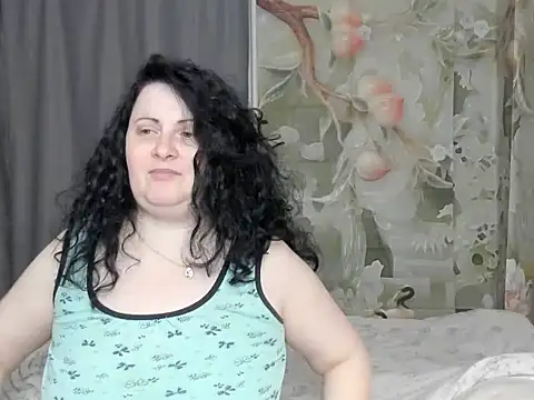 Snapshot of Lillian2 chatting on April 22, 2026, 6:42 pm Lillian2 online show from April 22, 2026, 6:42 pm