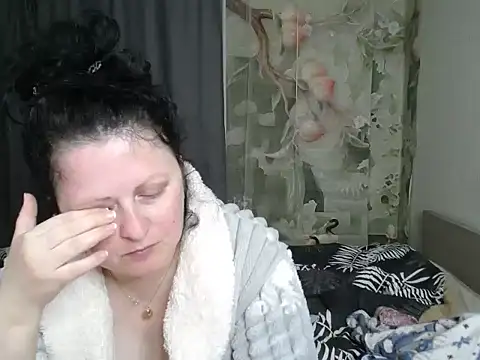 Snapshot of Lillian2 chatting on May 16, 2026, 11:57 pm Lillian2 online show from May 16, 2026, 11:57 pm