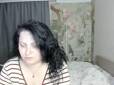 Snapshot of Lillian2 chatting on May 24, 2026, 6:24 pm Lillian2 online show from May 24, 2026, 6:24 pm