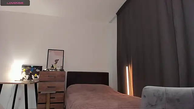 Alice Dias online show from February 11, 2025, 2:13 pm