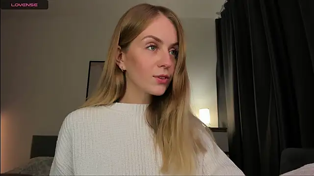 Alice Dias online show from November 10, 2025, 12:48 pm