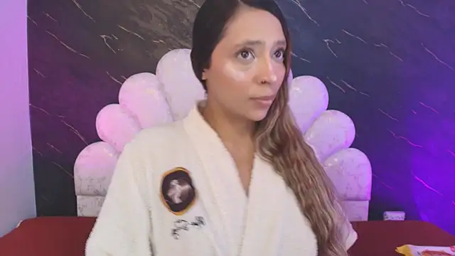  MiaBrown  online show from April 18, 2026, 12:09 pm