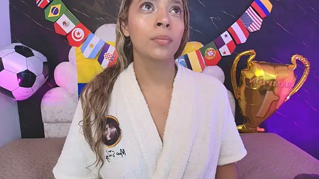 Snapshot of _MiaBrown_ chatting on July 15, 2026, 12:10 pm MiaBrown online show from July 15, 2026, 12:10 pm