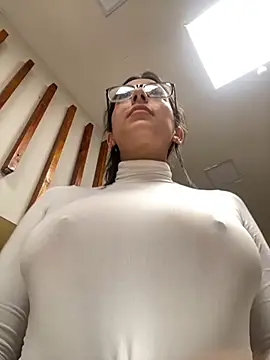 Nicollemays online show from February 15, 2025, 3:17 pm