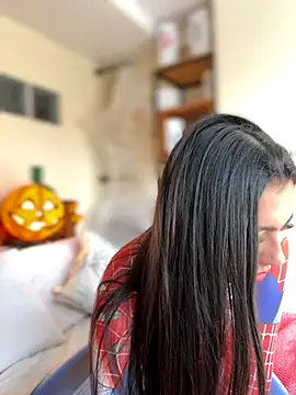 Nicollemays online show from October 11, 2025, 3:10 pm