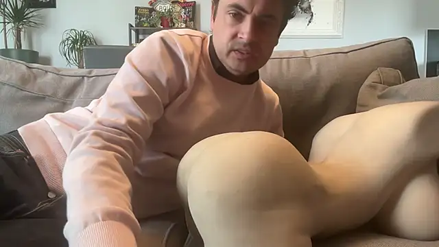 Snapshot of freddy0222222 chatting on April 10, 2026, 10:42 am freddy0222222 online show from April 10, 2026, 10:42 am