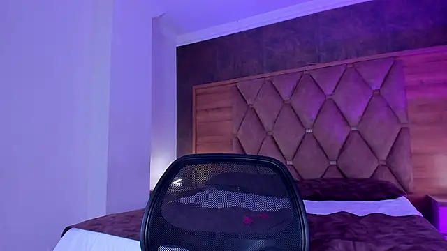 CamileHolmes online show from March 29, 2026, 4:23 am