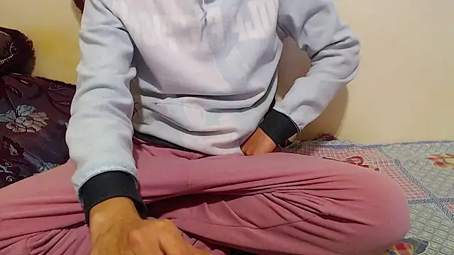 Alexdelarge323 online show from March 18, 2025, 3:42 pm