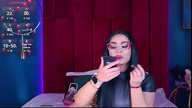 MadyLuxxx online show from April 15, 2026, 6:37 pm