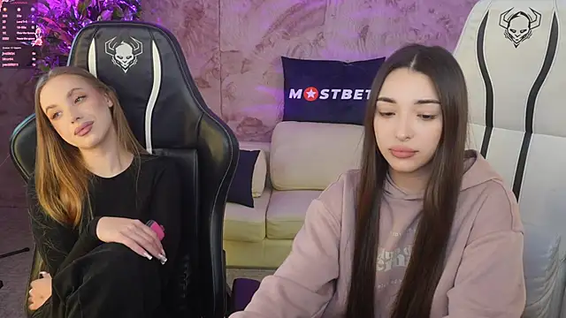 Jasmine Flow online show from January 4, 2025, 7:55 pm