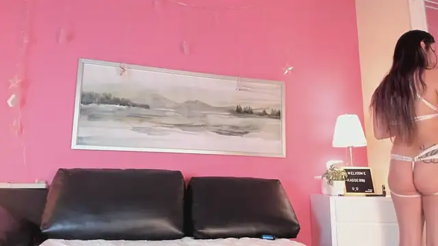 Tiffanysurez  online show from February 21, 2025, 8:05 pm