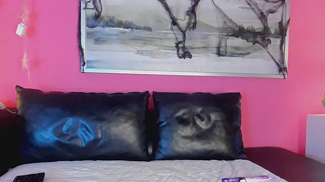 Tiffanysurez  online show from October 30, 2025, 9:15 pm