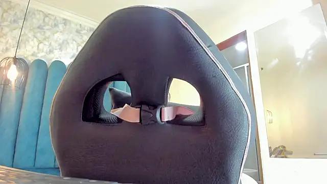 nalalye cruzz  online show from October 9, 2025, 2:09 am