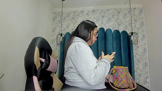 nalalye cruzz  online show from October 16, 2025, 2:56 am