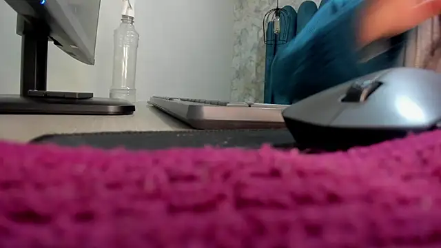 nalalye cruzz  online show from November 12, 2025, 3:07 am