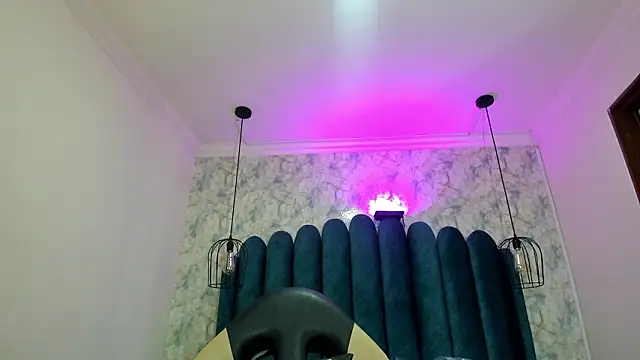 nalalye cruzz  online show from February 19, 2026, 2:29 am