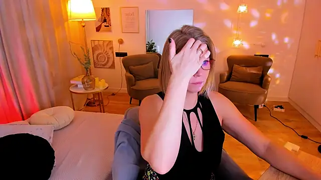 Annie Light online show from March 3, 2026, 6:08 am