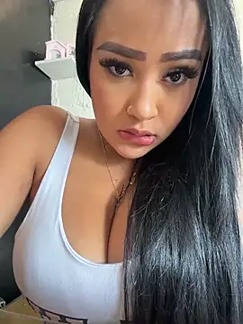 Snapshot of Luisa_Fernandaa chatting on April 29, 2026, 6:58 pm Luisa Fernandaa online show from April 29, 2026, 6:58 pm