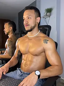 Snapshot of ARON_TAYLER01 chatting on January 12, 2025, 12:44 pm ARON TAYLER01 online show from January 12, 2025, 12:44 pm