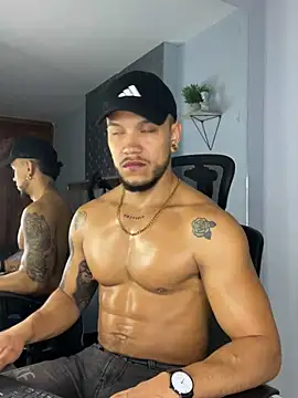 Snapshot of ARON_TAYLER01 chatting on February 4, 2025, 12:55 pm ARON TAYLER01 online show from February 4, 2025, 12:55 pm