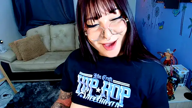 SweetIsabella x online show from May 13, 2026, 5:05 am