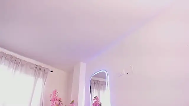 KAROLIVONNE online show from March 28, 2026, 6:51 pm