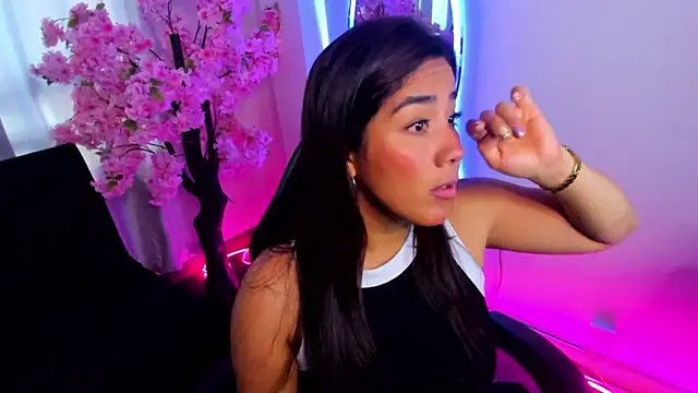 KAROLIVONNE online show from July 21, 2026, 9:06 pm