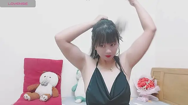 Holygirlsweet777 online show from February 12, 2025, 1:09 am