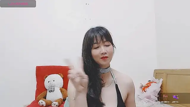 Holygirlsweet777 online show from March 11, 2025, 1:16 am