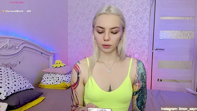 LillyMoure  online show from March 23, 2025, 2:59 am