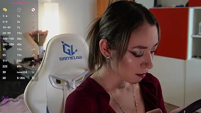 Fiona-Love online show from October 1, 2025, 3:18 pm