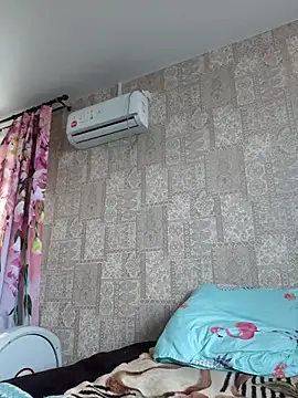 EffectFiona online show from November 13, 2025, 4:22 am