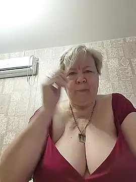 EffectFiona online show from April 7, 2026, 12:55 am