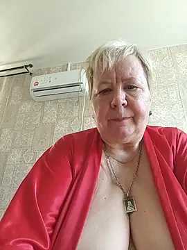EffectFiona online show from June 3, 2026, 4:37 am
