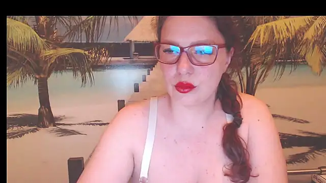 Snapshot of Queen__Natasha chatting on June 17, 2026, 9:05 pm Queen Natasha online show from June 17, 2026, 9:05 pm