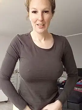 MaviePearl online show from February 2, 2025, 11:30 am