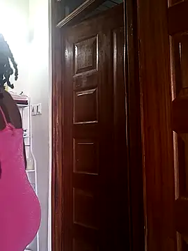 Prettybecs online show from March 4, 2025, 12:12 pm