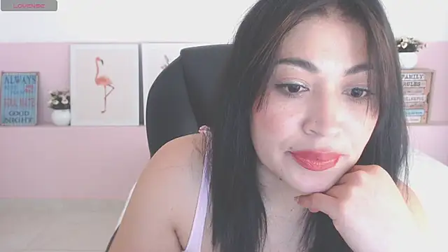 Snapshot of sophia_hadid chatting on November 6, 2025, 8:54 pm sophia hadid online show from November 6, 2025, 8:54 pm