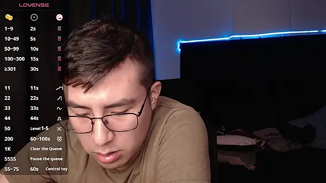 andrewmhilton  online show from October 14, 2025, 6:47 am