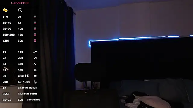 andrewmhilton  online show from October 26, 2025, 6:08 am