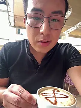 andrewmhilton  online show from November 5, 2025, 7:58 pm