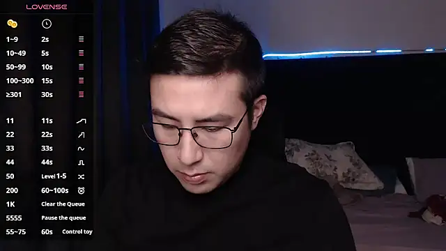 andrewmhilton  online show from November 15, 2025, 6:22 am