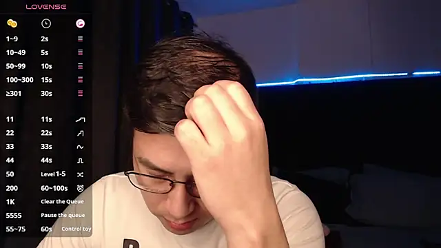 andrewmhilton  online show from November 22, 2025, 6:01 am