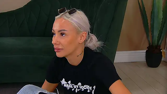 Bailey Rush online show from September 13, 2025, 1:55 pm