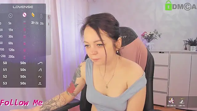 Snapshot of AnnyHoney_ chatting on April 24, 2026, 10:28 am AnnyHoney online show from April 24, 2026, 10:28 am